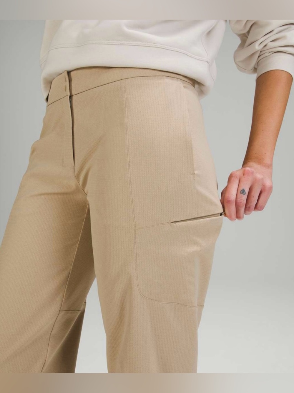 Lululemon Ventlight Cargo Mid Rise Crop 26" Lightweight Travel Tan Size 6 - Picture 4 of 12